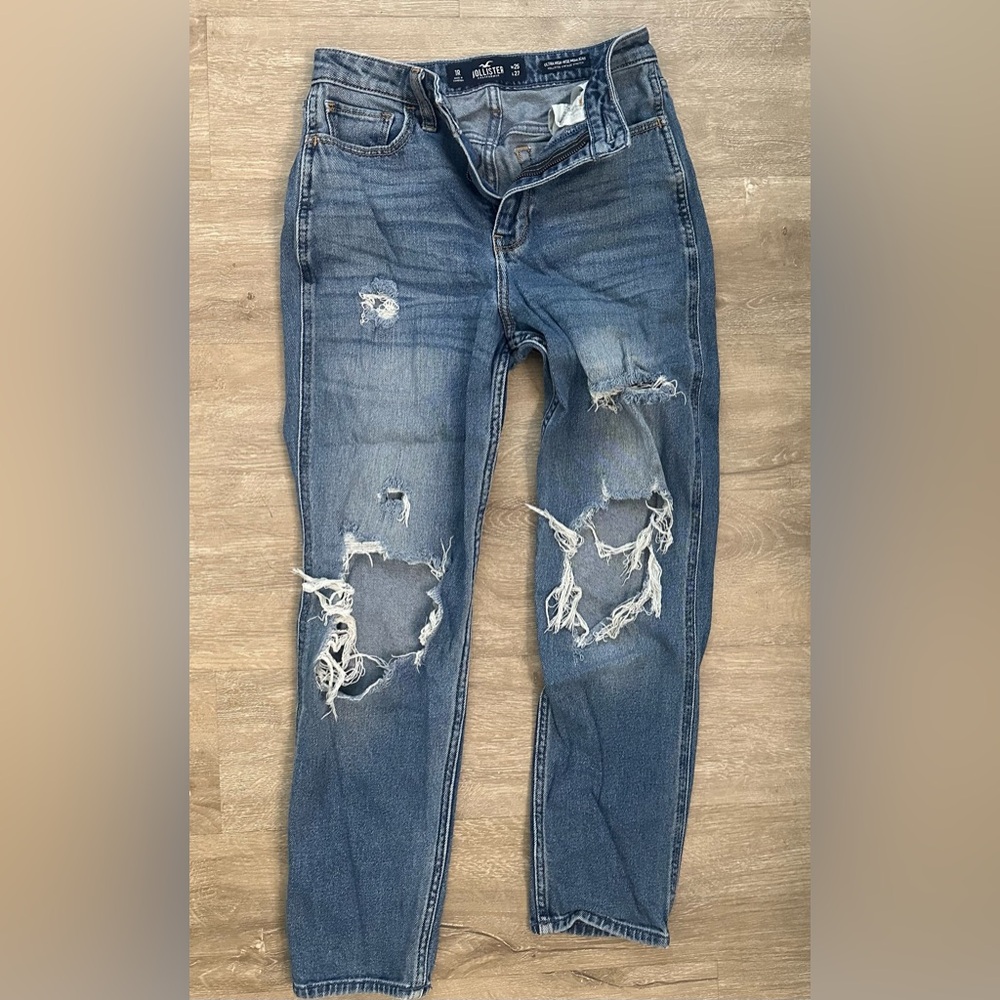 Hollister high rise mom jeans, size 25
